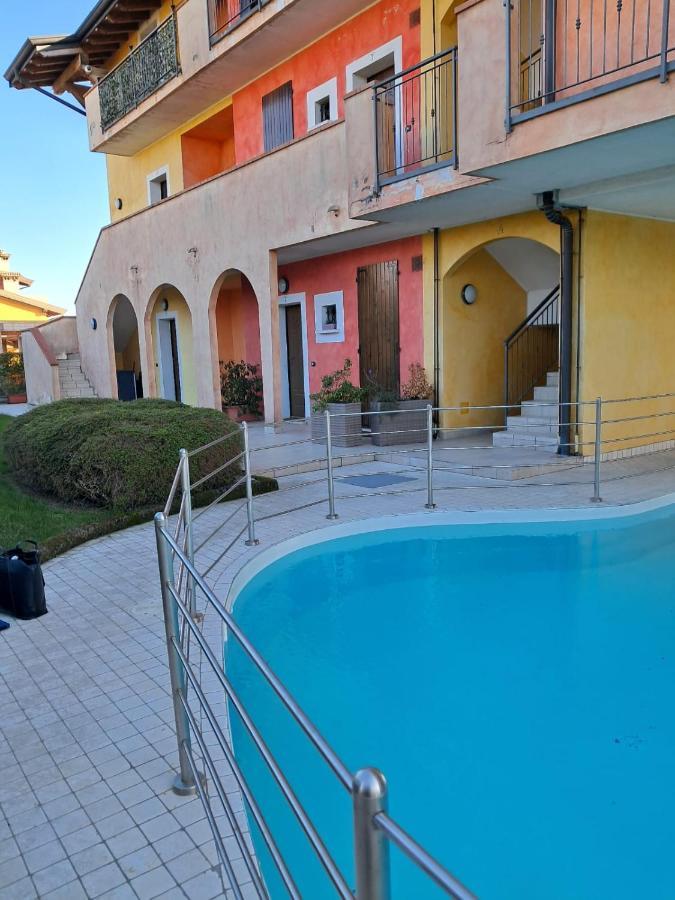 La Casa Di Mery Desenzano del Garda Bagian luar foto