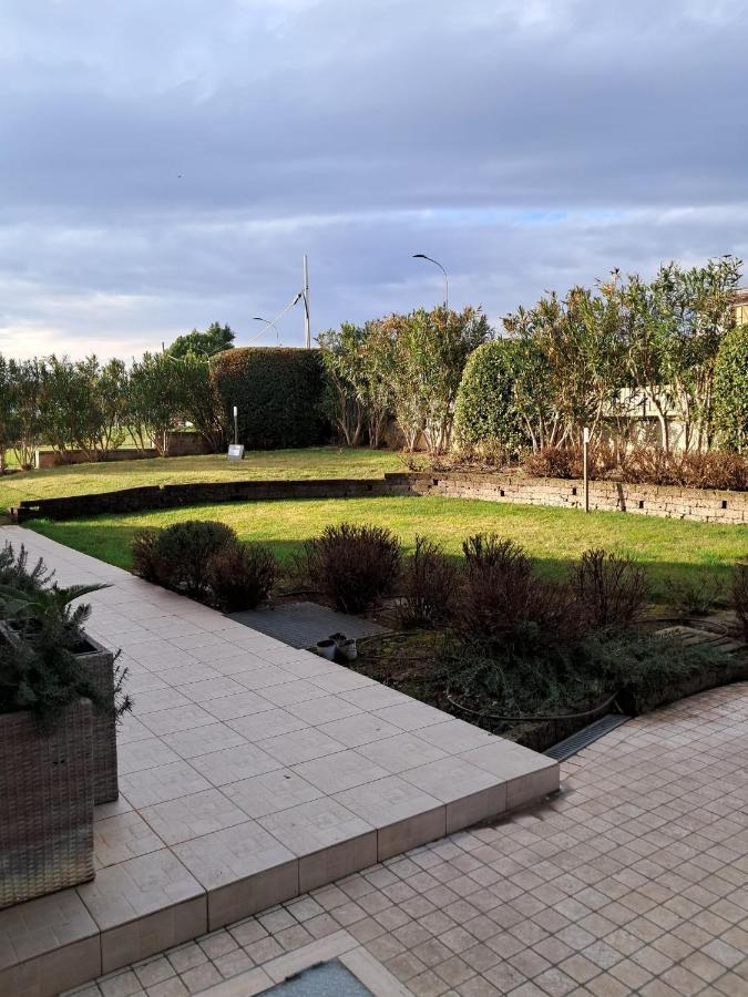La Casa Di Mery Desenzano del Garda Bagian luar foto